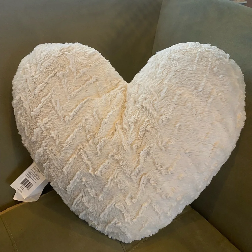 N/A heart pillow